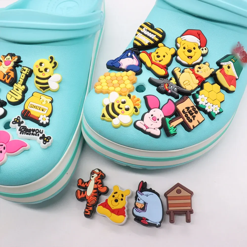 Sell Retail 1pcs PVC Shoe Charms Winnie Bear Tigger Piglet Eeyore PVC Accessories Shoes Buckles Fit Wristbands Kids Party Gift