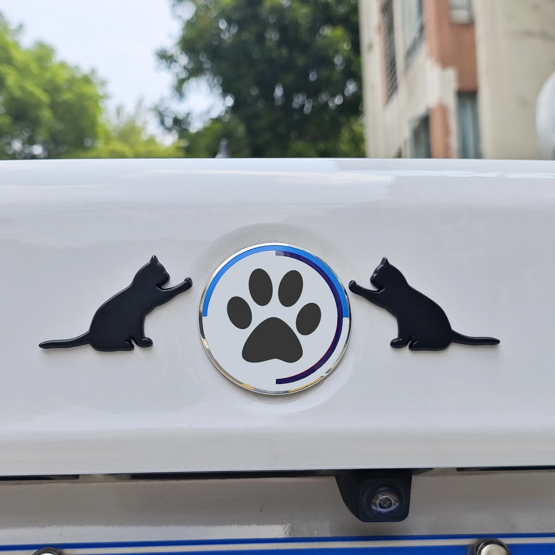 

Cute 3D Matte Metal Cat Decals for Car Motorcycle Self-Adhesive Emblems Scratch Covering Animal Print Design For Exterior Decor