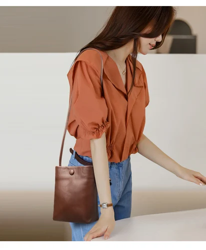 Imagen 2 del producto Bandolera de piel auténtica 100% para mujer, bandolera de diseñador con capa superior de piel de vaca curtida para teléfono, bolso suave Vertical de lujo