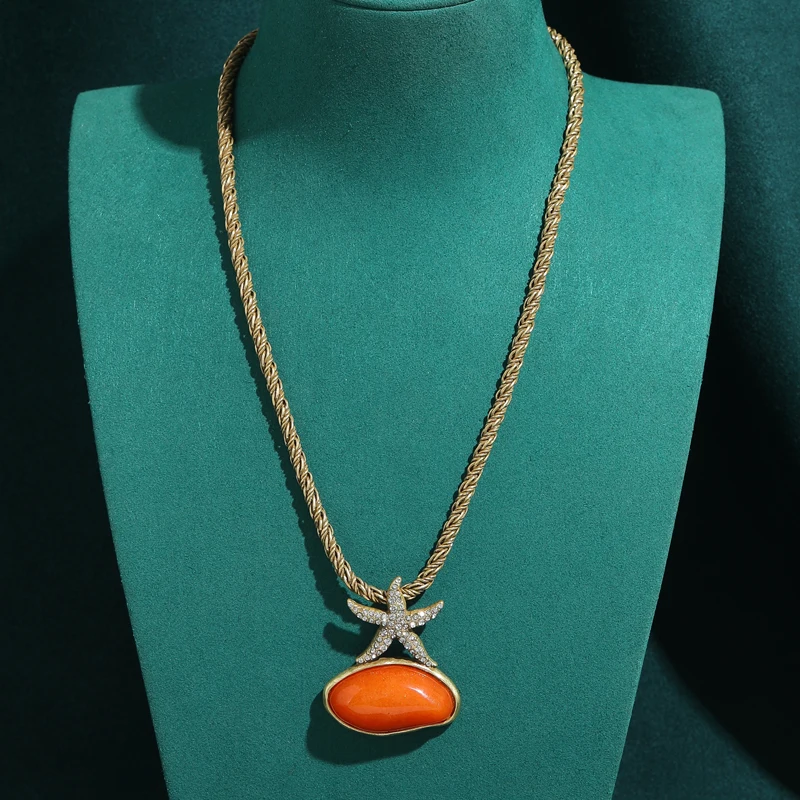 

Women Vintage Beeswax Natural Stone Starfish Necklace Pendant Antique Gold Plated Irregular Jewelry High Brand 2026 Beach Luxury