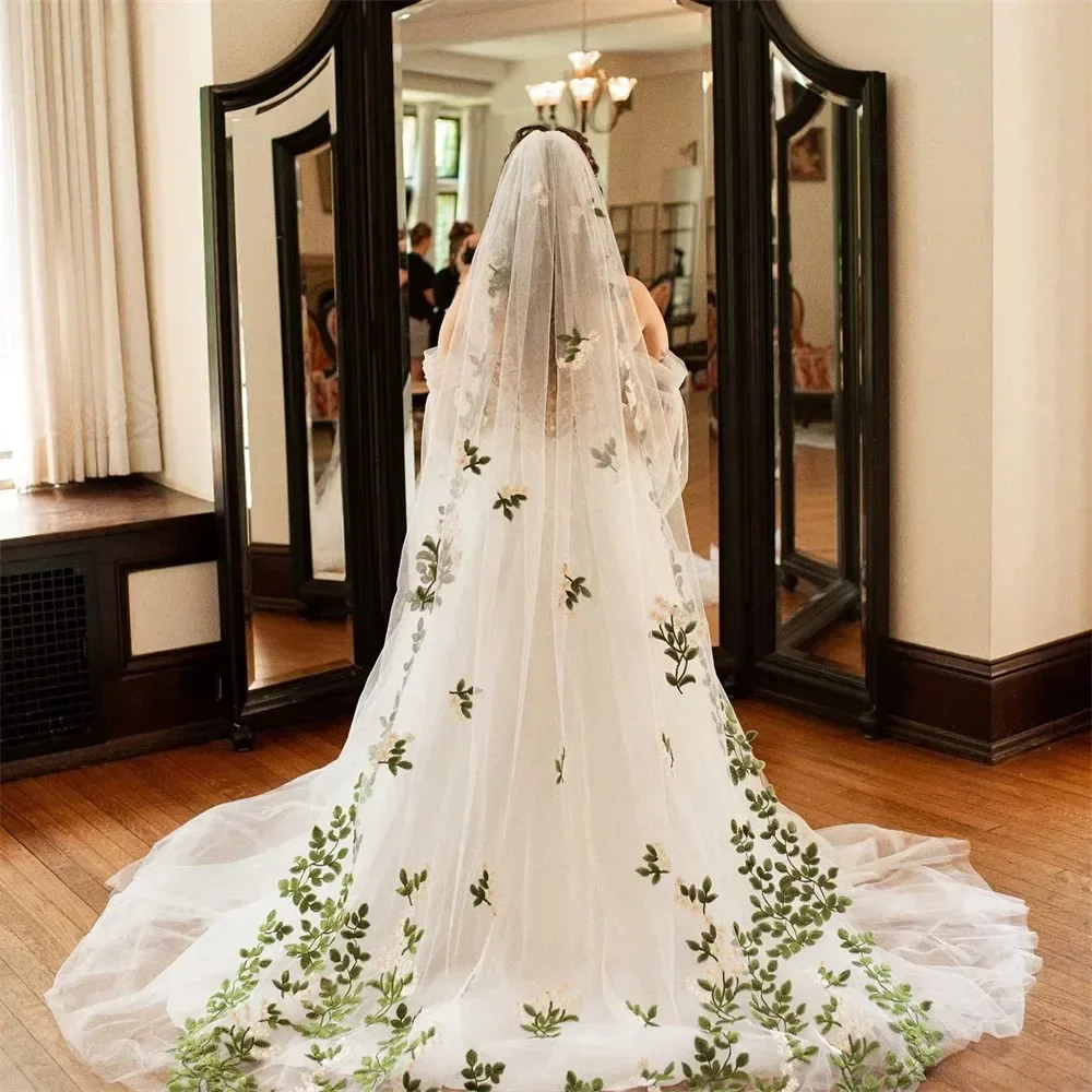 Wedding Dress Accessories Green Leaf Daisy Bridal Veil Long Customized Embroidered Lace Edge Veils Wedding One Layer with Comb