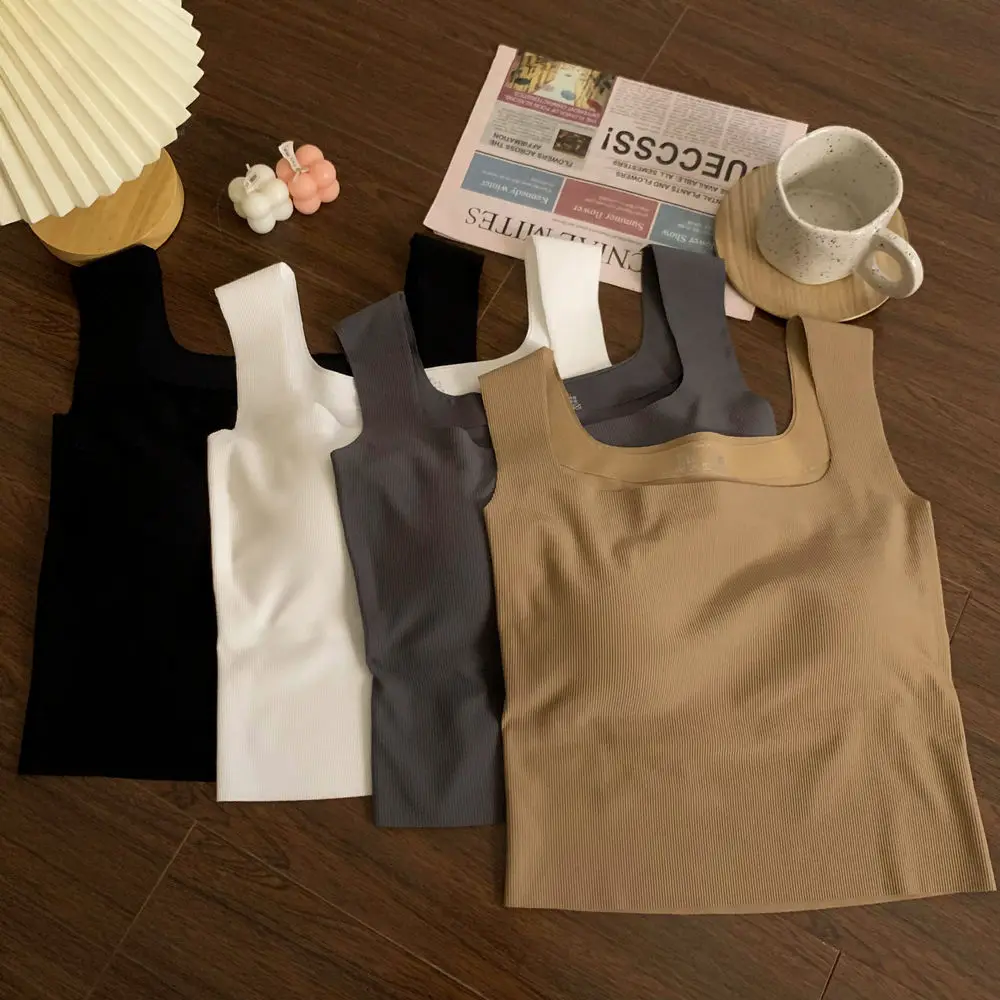 توب نسائي صيفي جديد بقصة ضيقة وياقة مربعة من الحرير الثلجي، بحمالات وبطانة صدر، تصميم قصير وعصري مناسب للارتداء اليومي #3