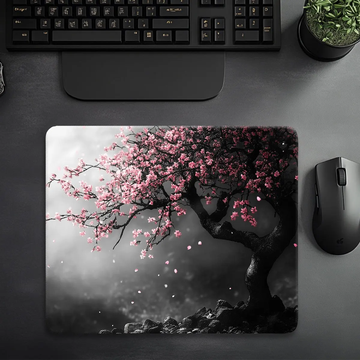 

Anti-slip rubber base of the Sakura designed mouse pad is suitable for families and gamers. It is of high quality and washable