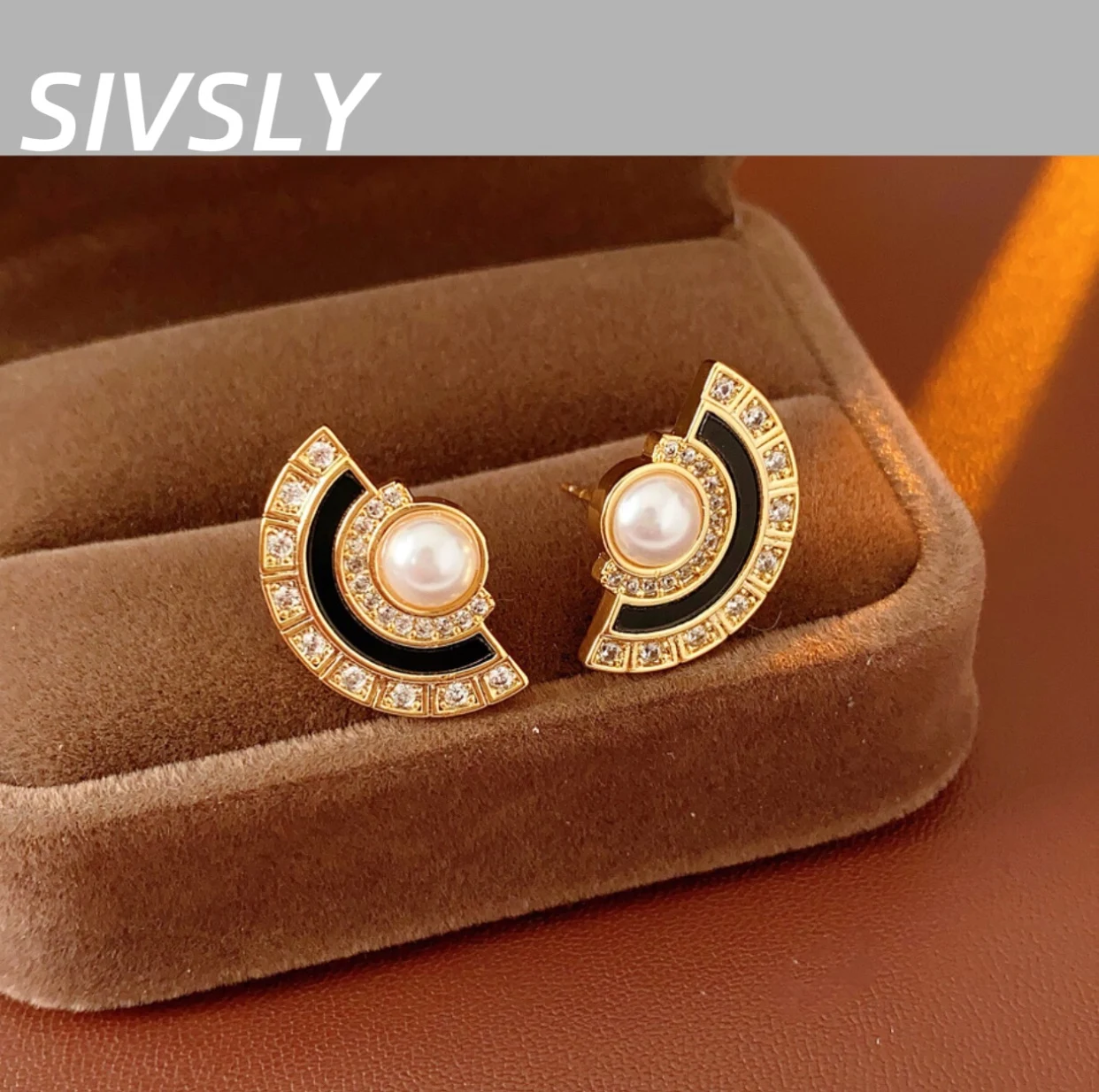

Hot-selling zircon pearl fan-shaped earrings, luxurious and high-end, ear studs, retro court style, versatile ear accessories