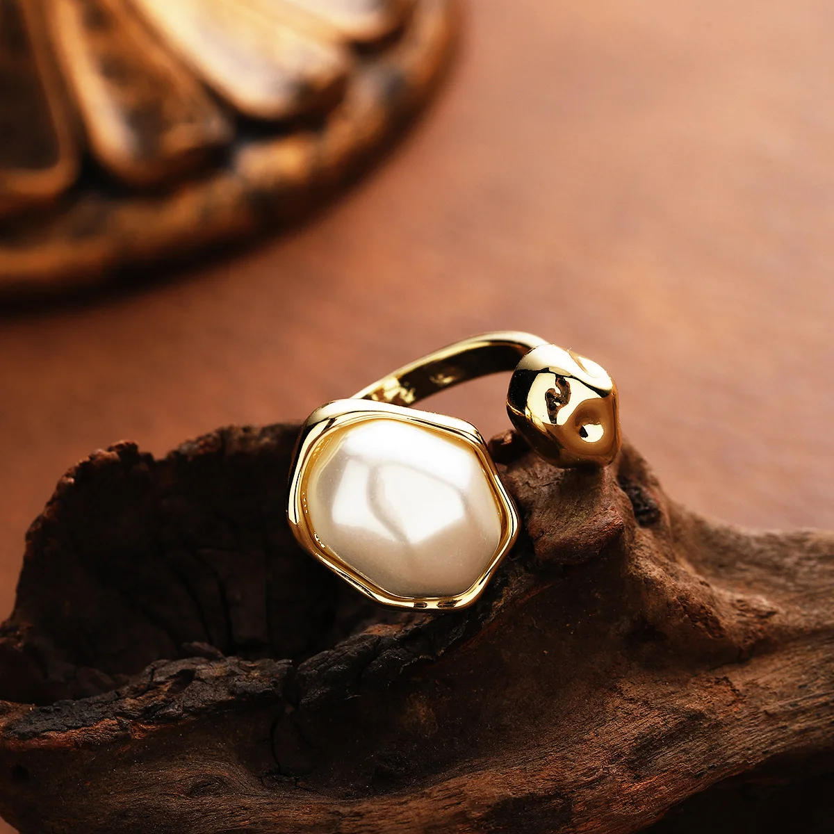 

New light luxury pearl ring opening women's niche design high-end jewelry retro high-end jewelry