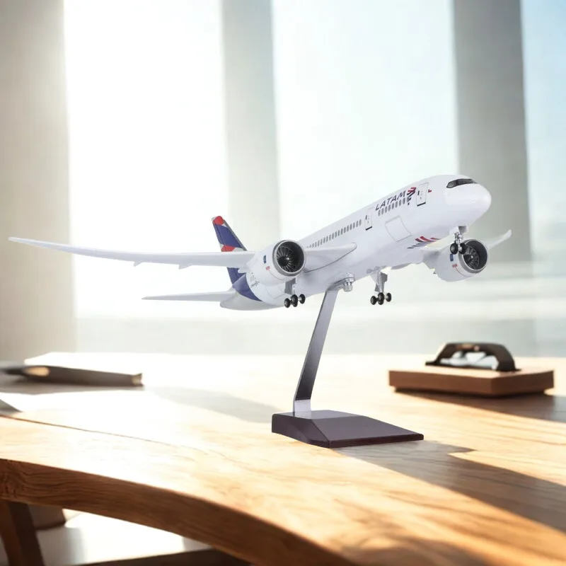 

Decoration Room B787 Plane Model 47CM Chile LAN Airline Airplane Model 1/130 scale Miniature Plane With Light and Wheel