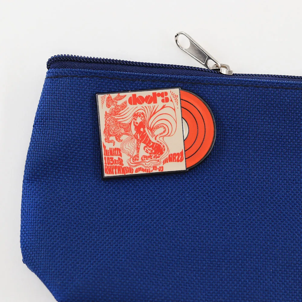 The Doors Vinyl-Style Emaille-Pin Psychedelic Rock Band Brosche Retro Leopardenmuster Musik-Abzeichen Accessoire Fan-Inspirierter Schmuck Geschenk – Detail 10