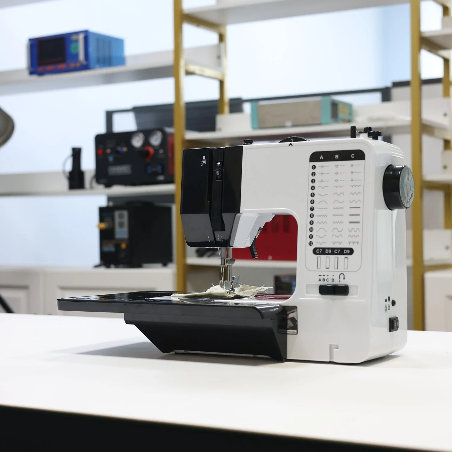 

UFR-738A Integrated Electric Multi-Functional Automatic Mini Sewing Machine Household Multi-Linear Expansion Table Base Used