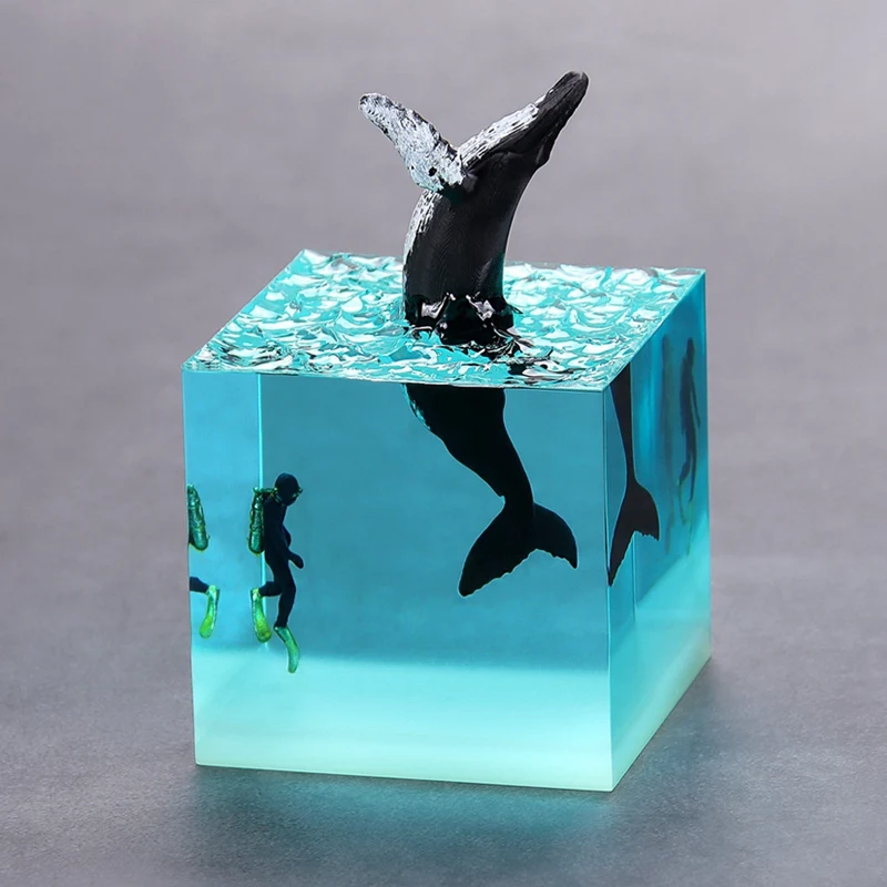 D- Humpback Whale Diver Cube Ornament Resin Whale Home Birthday Gift Ornament Marine Resin Decoration