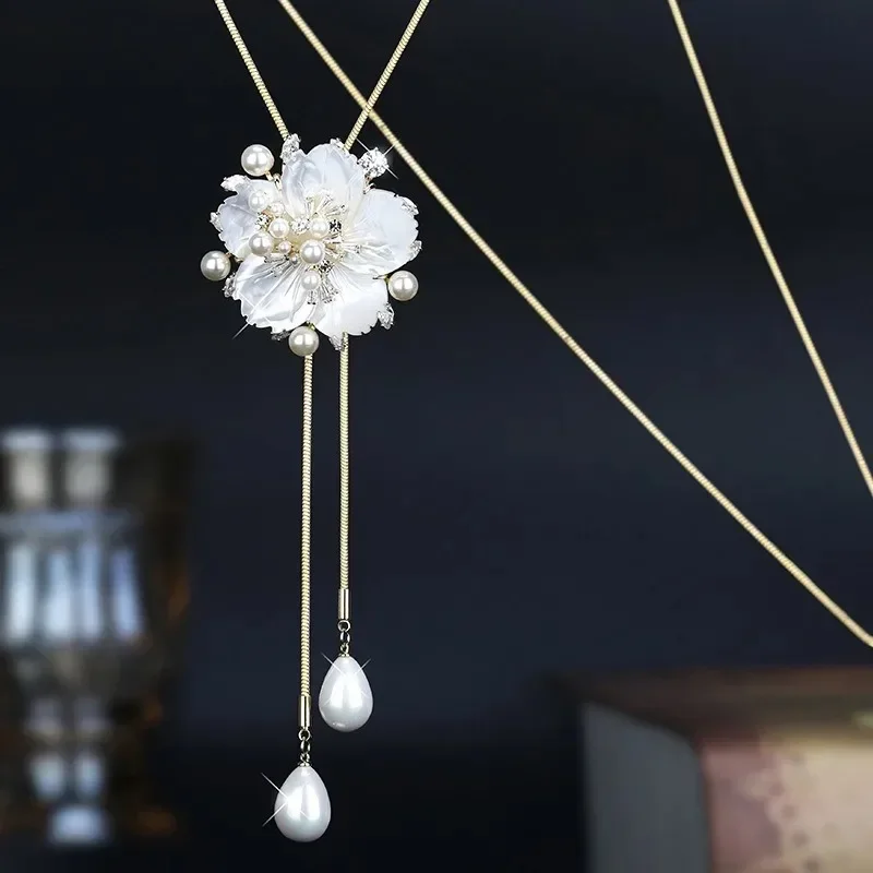 

Simple and elegant tassel necklaces, flower-shaped sweater chains, fashionable women's necklaces for clothing, retro necklaces