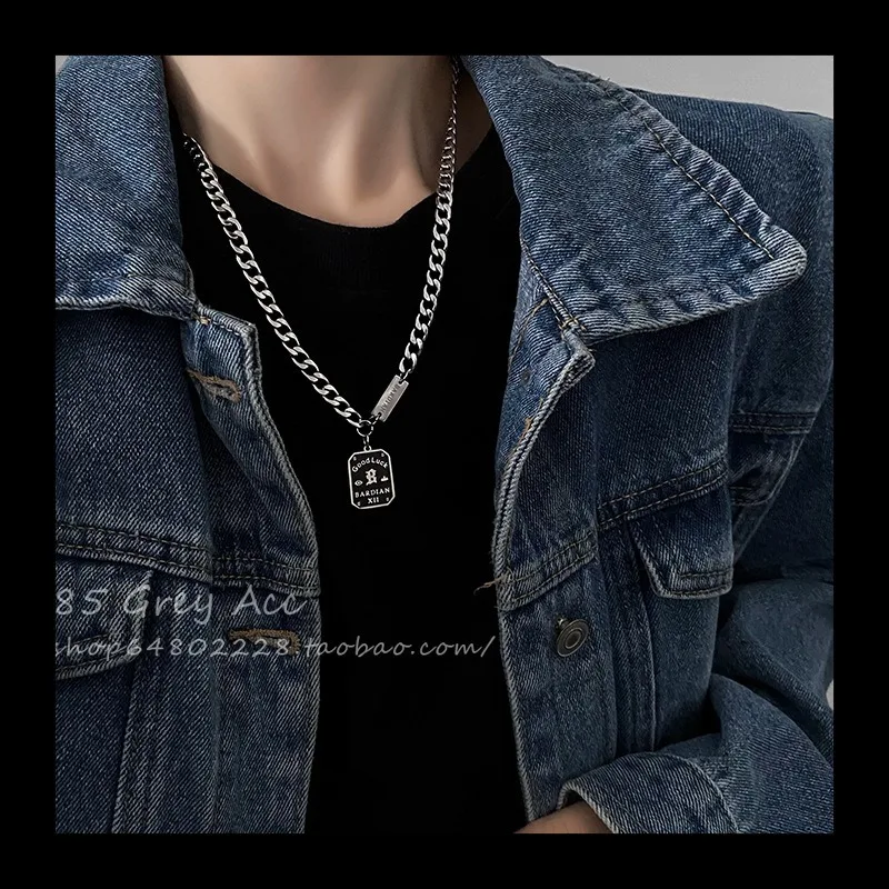 رسالة مربع العلامة التجارية قلادة قلادة المرأة الخريف والشتاء Ins الرياح الباردة سترة سلسلة المتخصصة تصميم الهيب هوب الحلو كول كولا