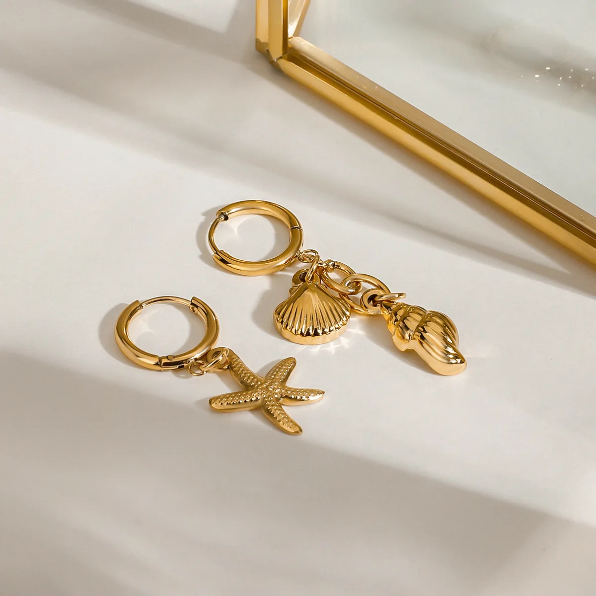 18K مطلية بالذهب الفولاذ المقاوم للصدأ نجم البحر شل إسقاط أقراط لطيف عدم التماثل محارة حبة Beachy عطلة مجوهرات للنساء