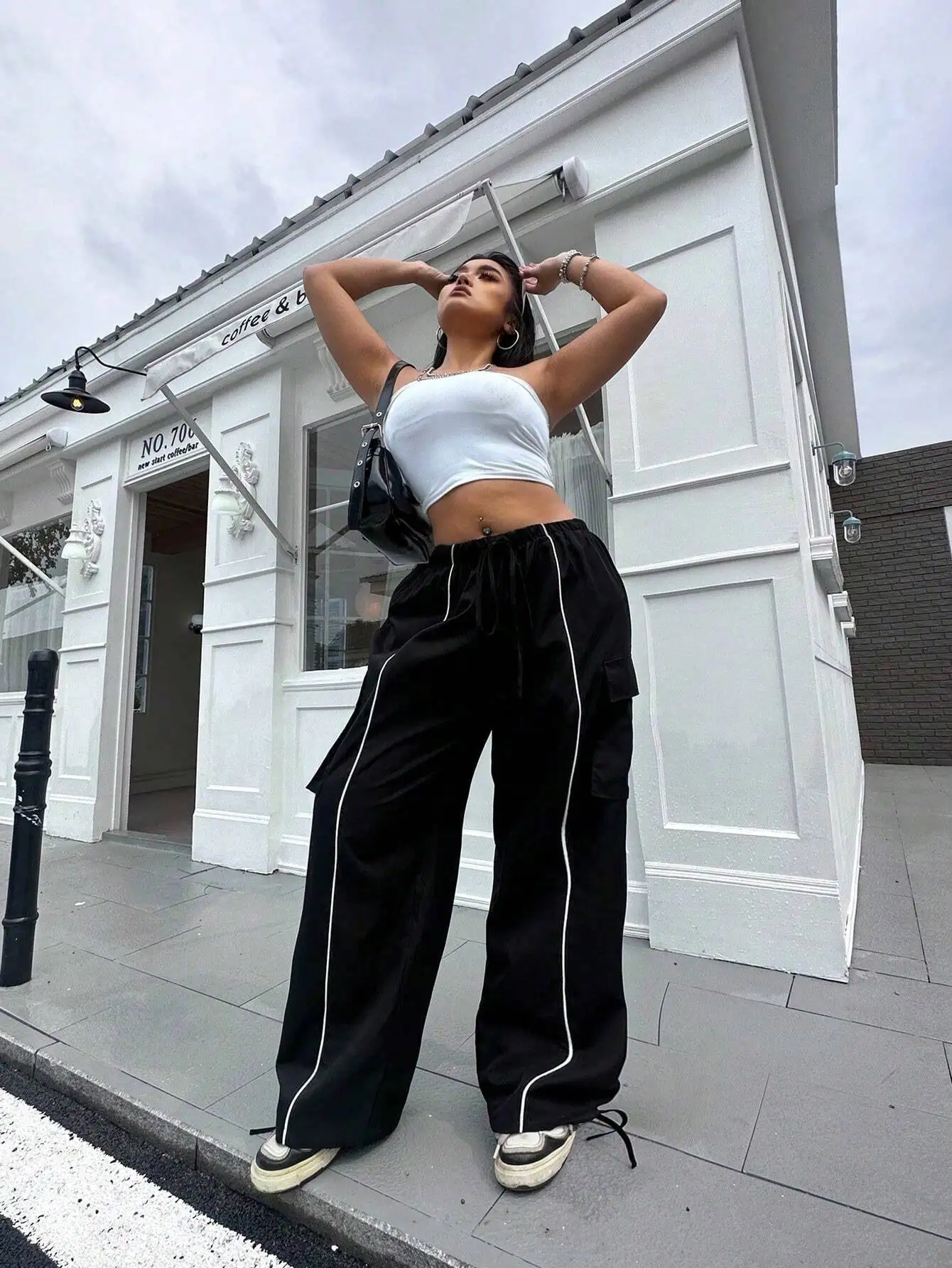 

Женские брюки-карго с эластичным поясом на шнурке, с боковыми полосками, свободного кроя, полной длины