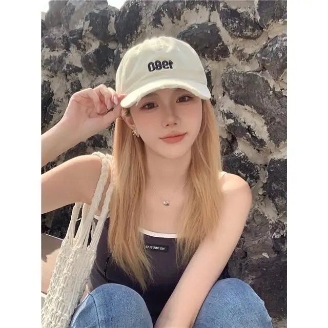 Synthetic Blonde Straight Baseball Cap Wig for Women 1980s Style Small Face Effect Full Head Hat Cosplay Daily Wear Duckbill