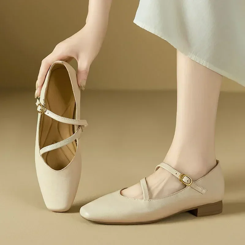 Petites Chaussures en Cuir avec Semelle Souple et Tempérament, Nouvelle Collection