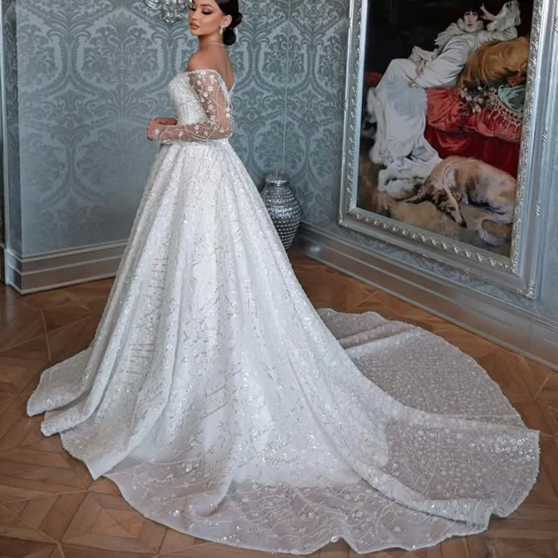 맞춤 제작된 반짝이는 흰색 볼 가운 로얄 웨딩 드레스 레이스 아플리케 롱테일 로브 드