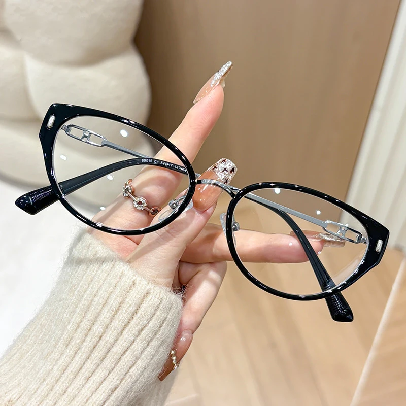 ISLINO Simple Cat Eye Reading Glasses Women Photochromic Anti Blue Light Prescription Glasses Myopia Progressive Eyewear
