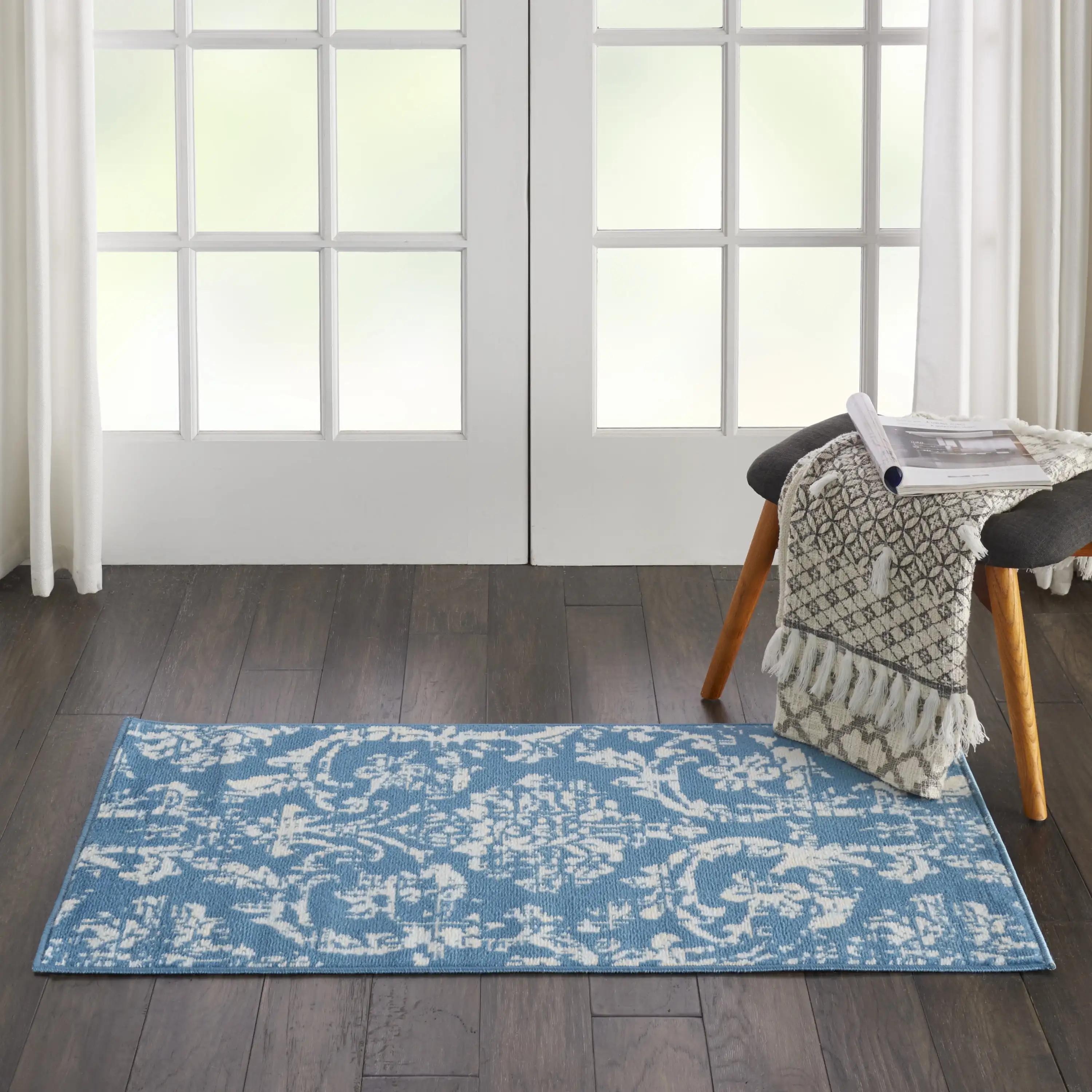 

Bliss Vintage Farmhouse Blue 2' X 4' Area Rug, (2' X 4')