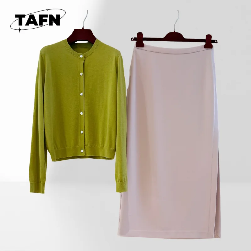 

Chic Women's Skirt Set for Day-to-Day Wear, Soft and Breathable Fabric Perfect for Everyday Outfits AK0422