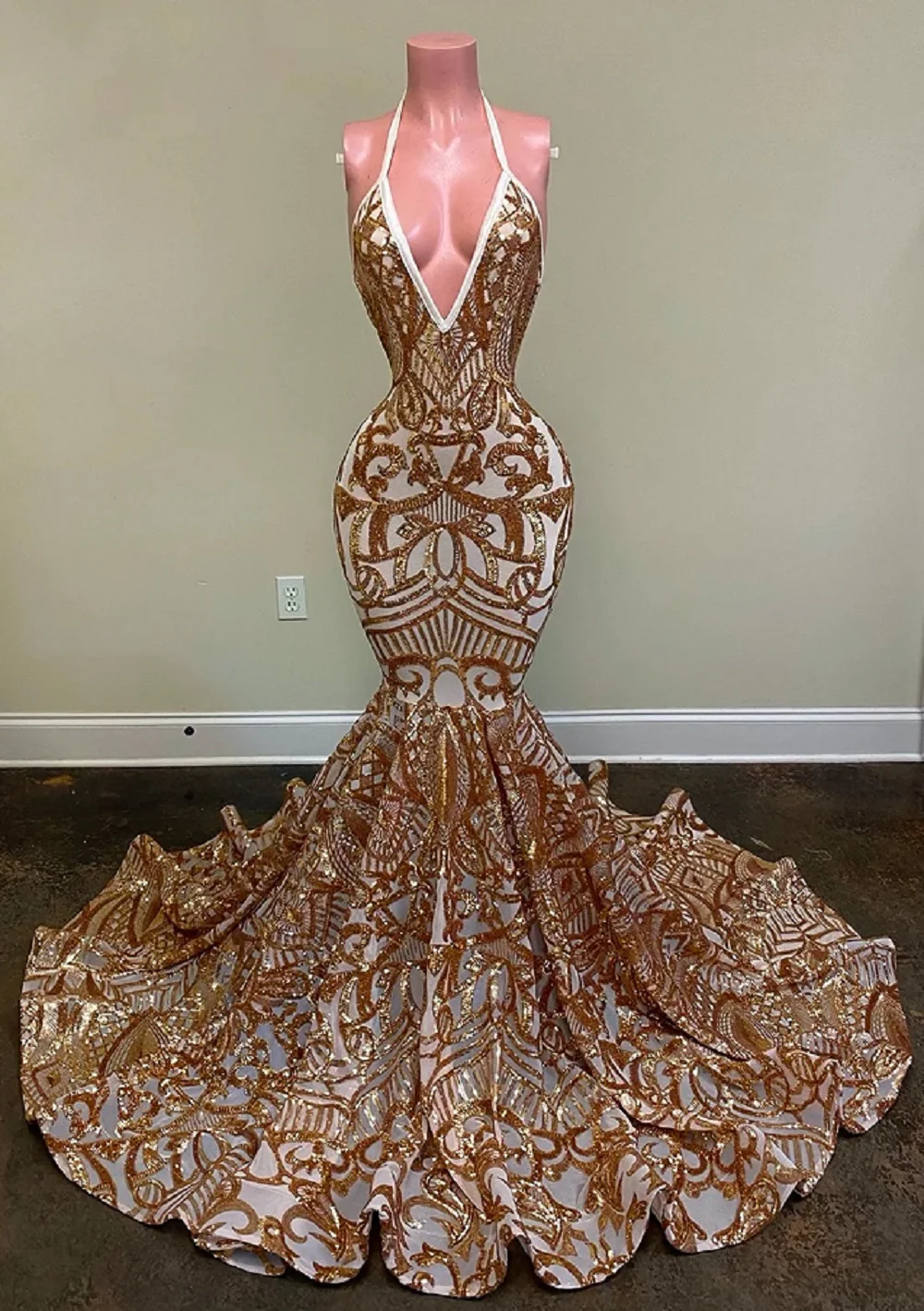 

Halter Evening Dresses Lace Sequin Sexy Deep V Ruffles Hem Sleeveless Formal Party Prom Gowns Vestido De Fiesta Custom Made