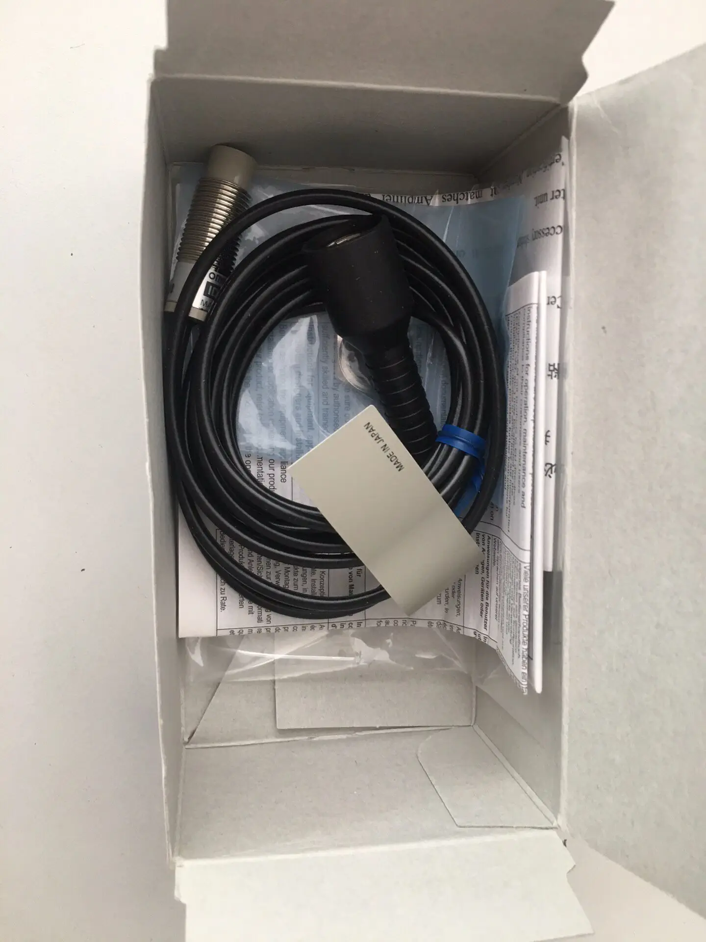 Omron Sensor Model: V680-HS51 2M