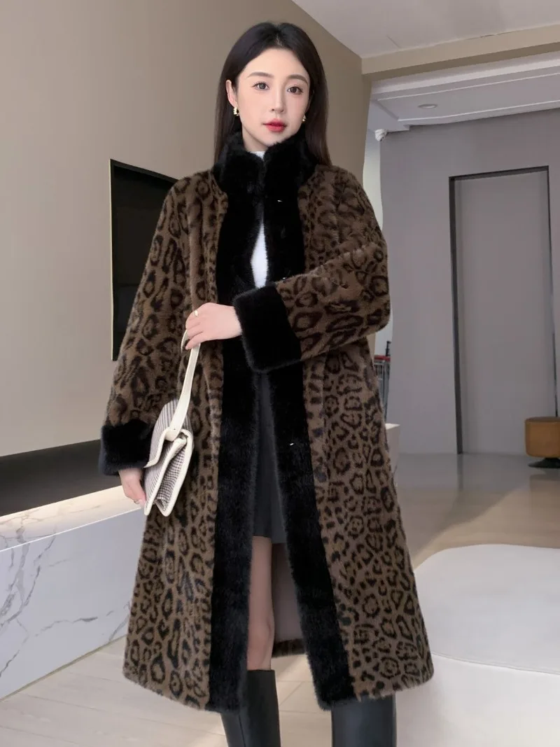 Damski płaszcz w panterkę na wiosnę i jesień 2025, nowy, łączone, długi, gruby, zimowy płaszcz z futra norki, zintegrowany, elegancki, hit sezonu.