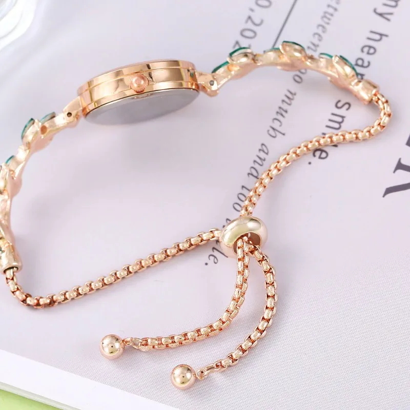 

Круглый корпус из сплава, арабские цифры, классический циферблат, модный браслет в форме листа, инкрустированный бриллиантами, элегантные женские кварцевые часы Reloj