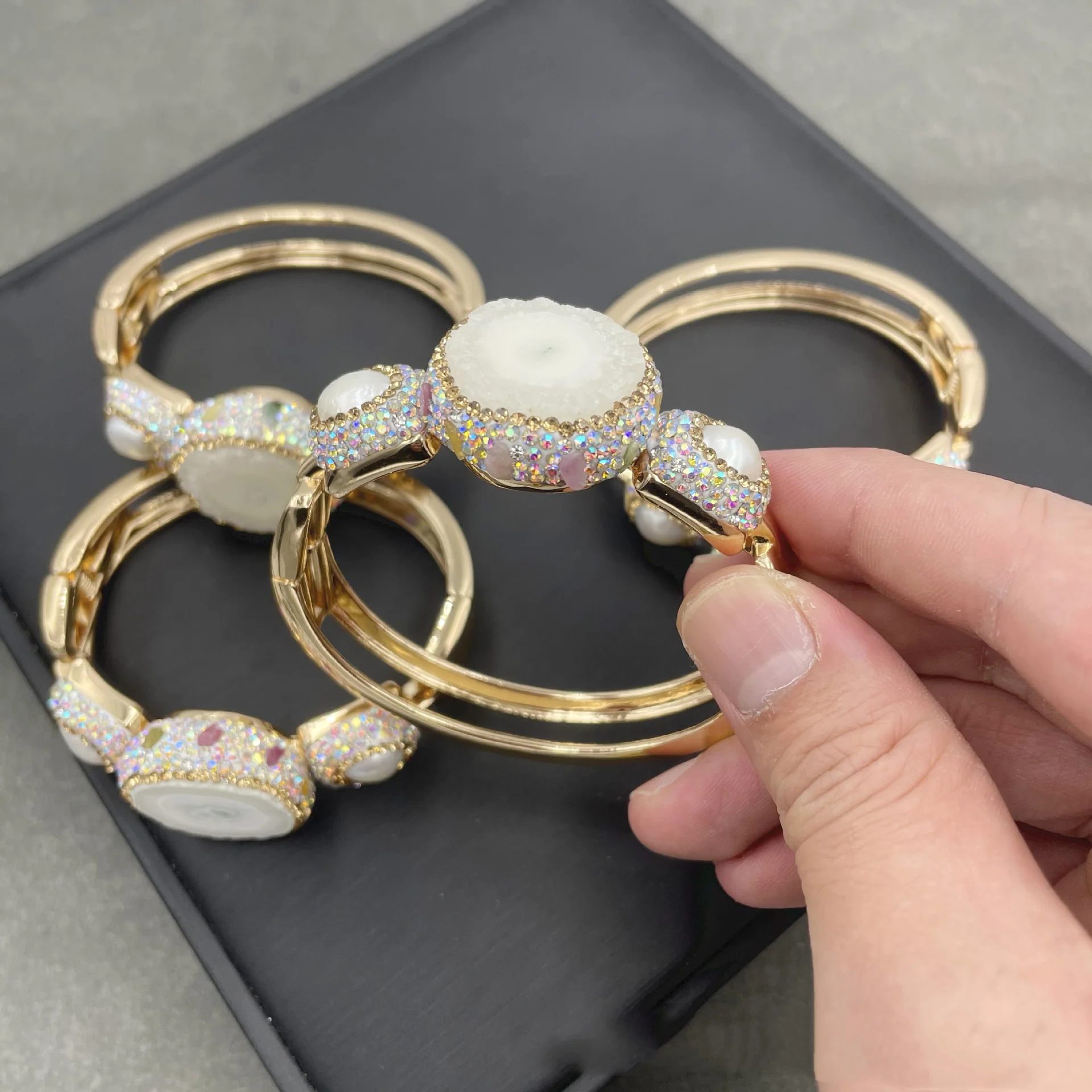 MVB052 Amazing Handmade Rhinestone Around Fashion Gold Plated Druzy Stalactite Quartz With Freshwater Pearl Bangle