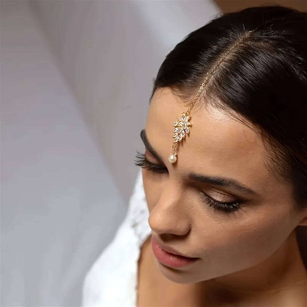 أنيقة الزركون الجبين سلسلة خوذة اكسسوارات الزفاف 2025 اللؤلؤ قلادة الهندي الزفاف الشعر مجوهرات للنساء اكسسوارات