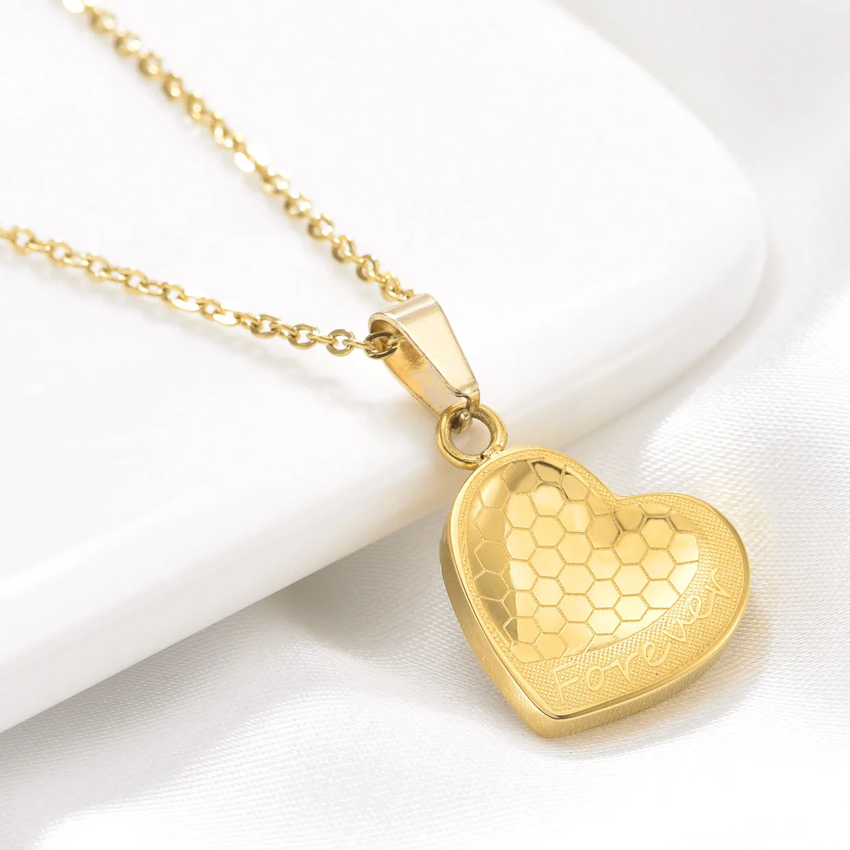 Stainless Steel Honeycomb Peach Heart Love Necklace Jewelry for Women, Perfect Valentine's Day Gift for Prom or Party