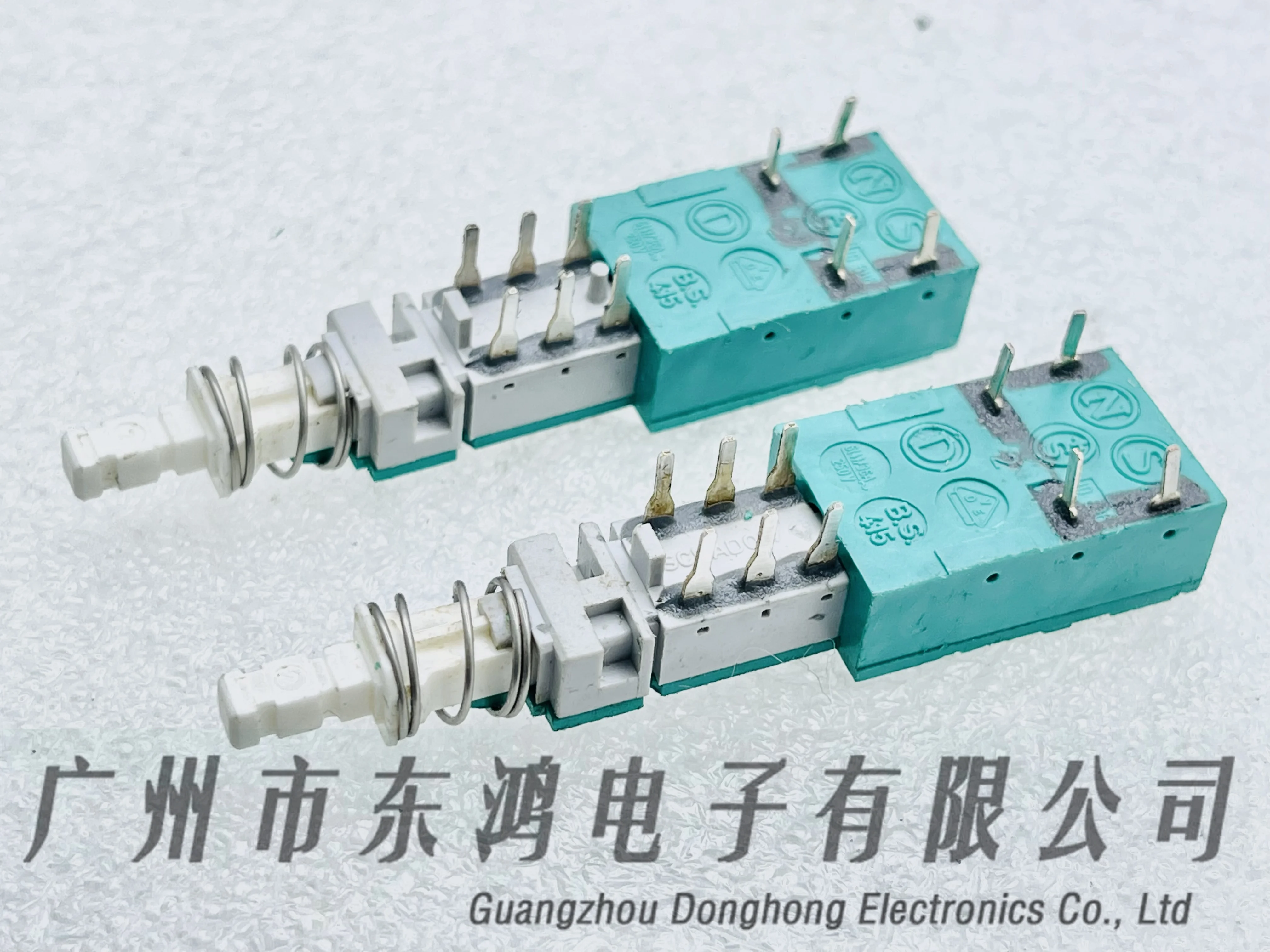 1PCS Switch with Press Self-locking Switch 6A250VAC Toggle Switch Single sided with feet