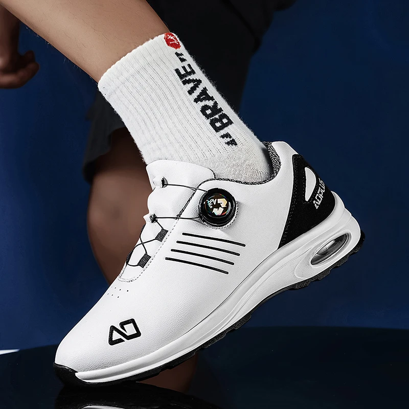 Novos calçados esportivos casuais masculinos, sapatos confortáveis para caminhada ao ar livre, sapatos casuais da moda, cor preta e branca, tamanho grande 10