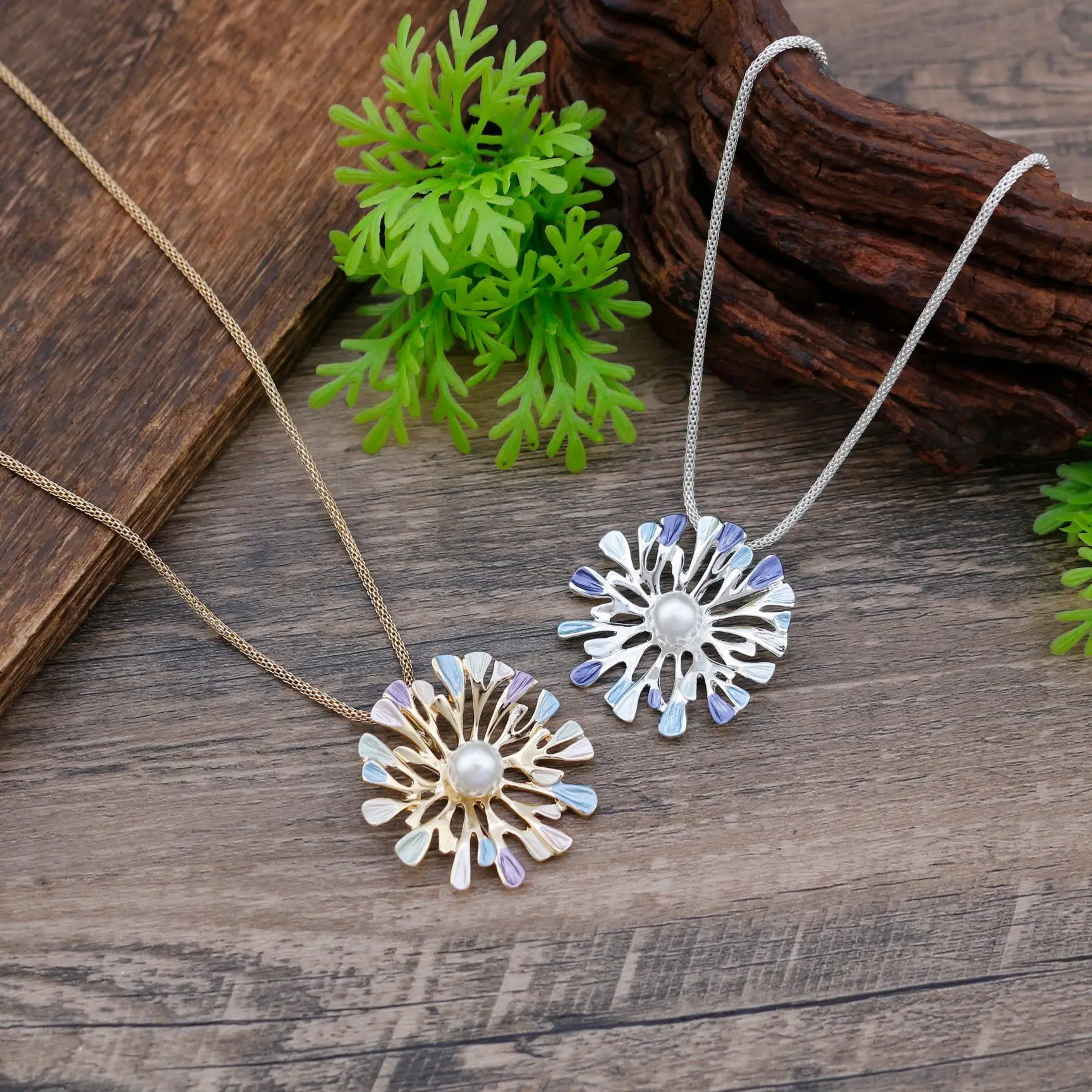 DIY accessories enamel color hollow geometric petal pendant women's simple high-end versatile flower necklace wholesale