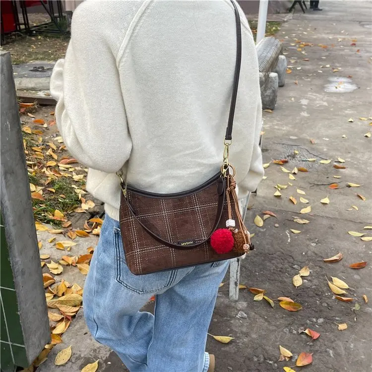 

2025 Women's Fashion Bag - High-End Vibe, New 2025 & Versatile, Handheld/Crossbody/Shoulder Commuter Bag