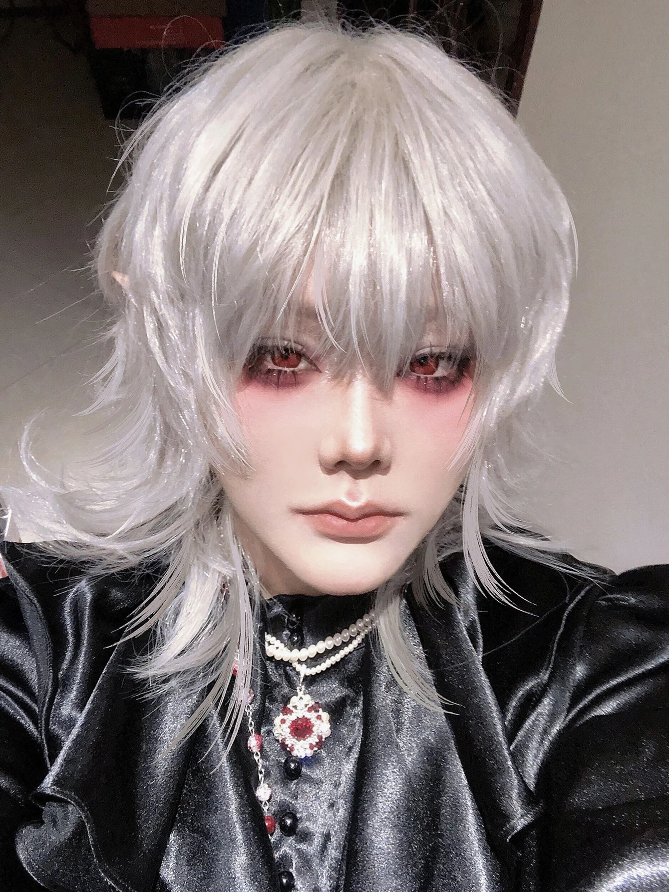 16Inch Silver White Color Handsome Synthetic Wig With Bang Medium Natural Wavy Hair Wig for Man or Women Cosplay Heat Resistant