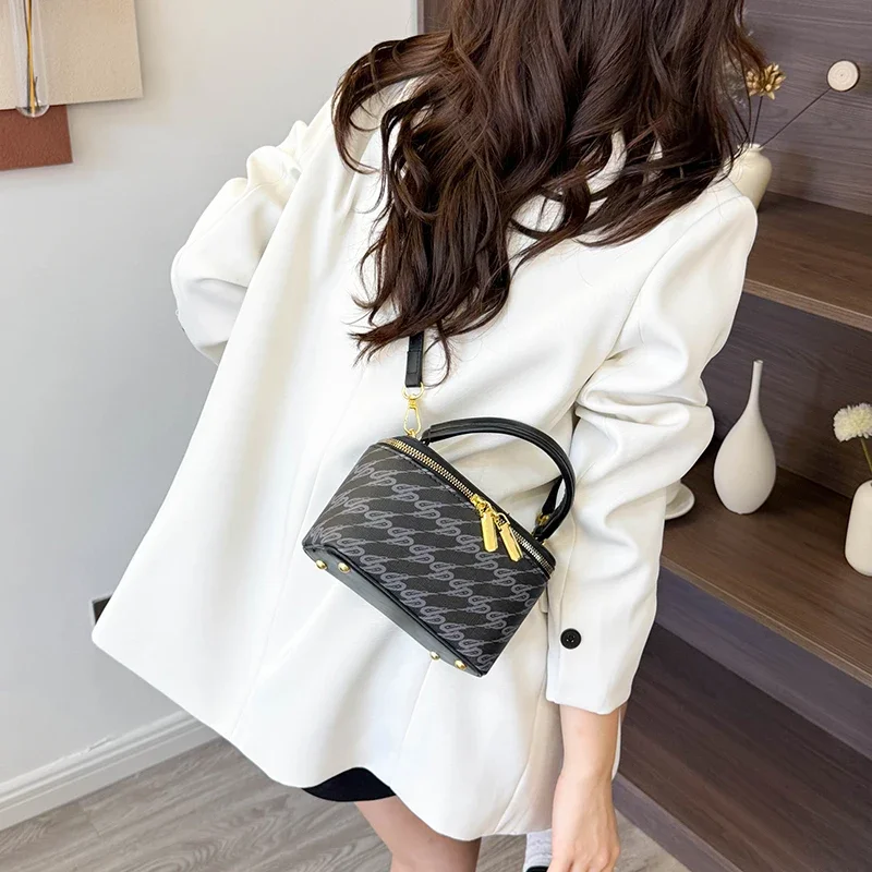 

Luxury Designer Diaper Bag Women's Crossbody Handbag Elegant Leather Tote Minimalist Vintage Style With Large Capacity