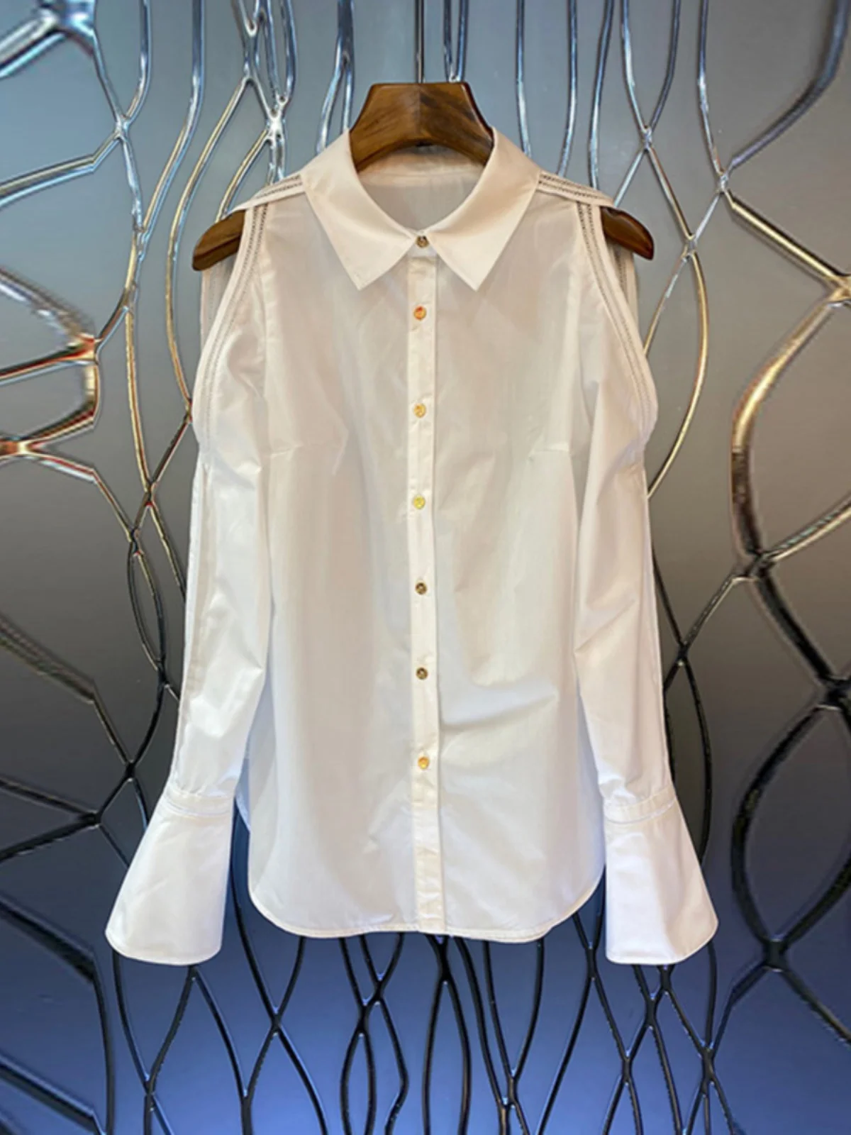 elegante-camicia-con-spalle-scoperte-per-donne-design-alla-moda-e-giovanile-bellissimo-top-di-jiaomuxue-numero-articolo-yuan60881