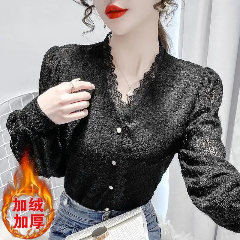 Women\'s Autumn Winter Stylish Undershirt with Added Velvet Lace Base Paired with New High-end Fashion Long Sleeved V-neck Top