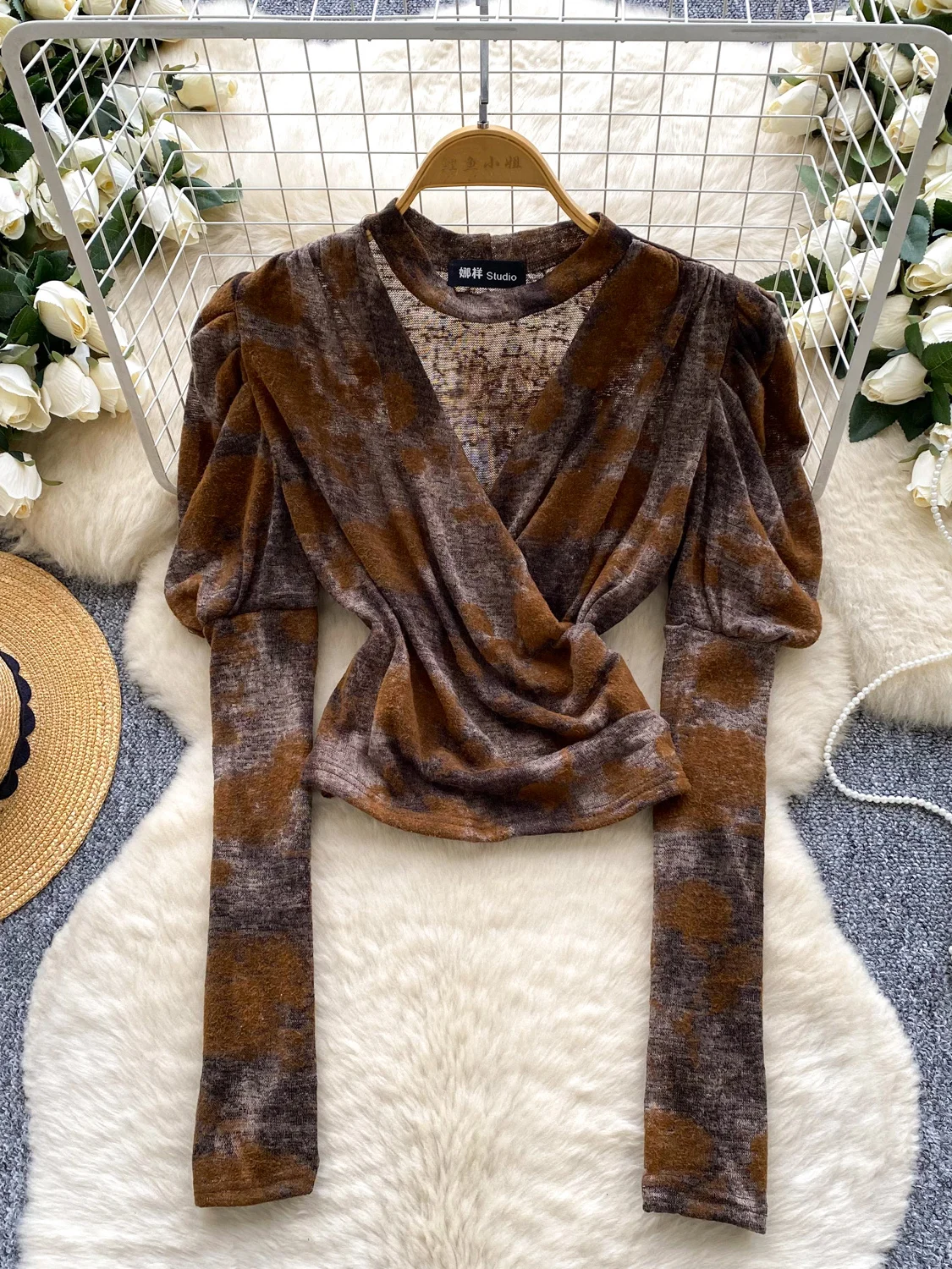 

Women's Brown V-Neck T-shirt Y2k Gyaru Tee Top Vintage Aesthetic Long Sleeve Cropped T-shirts 2000s Fashion Clothes Autum 2025