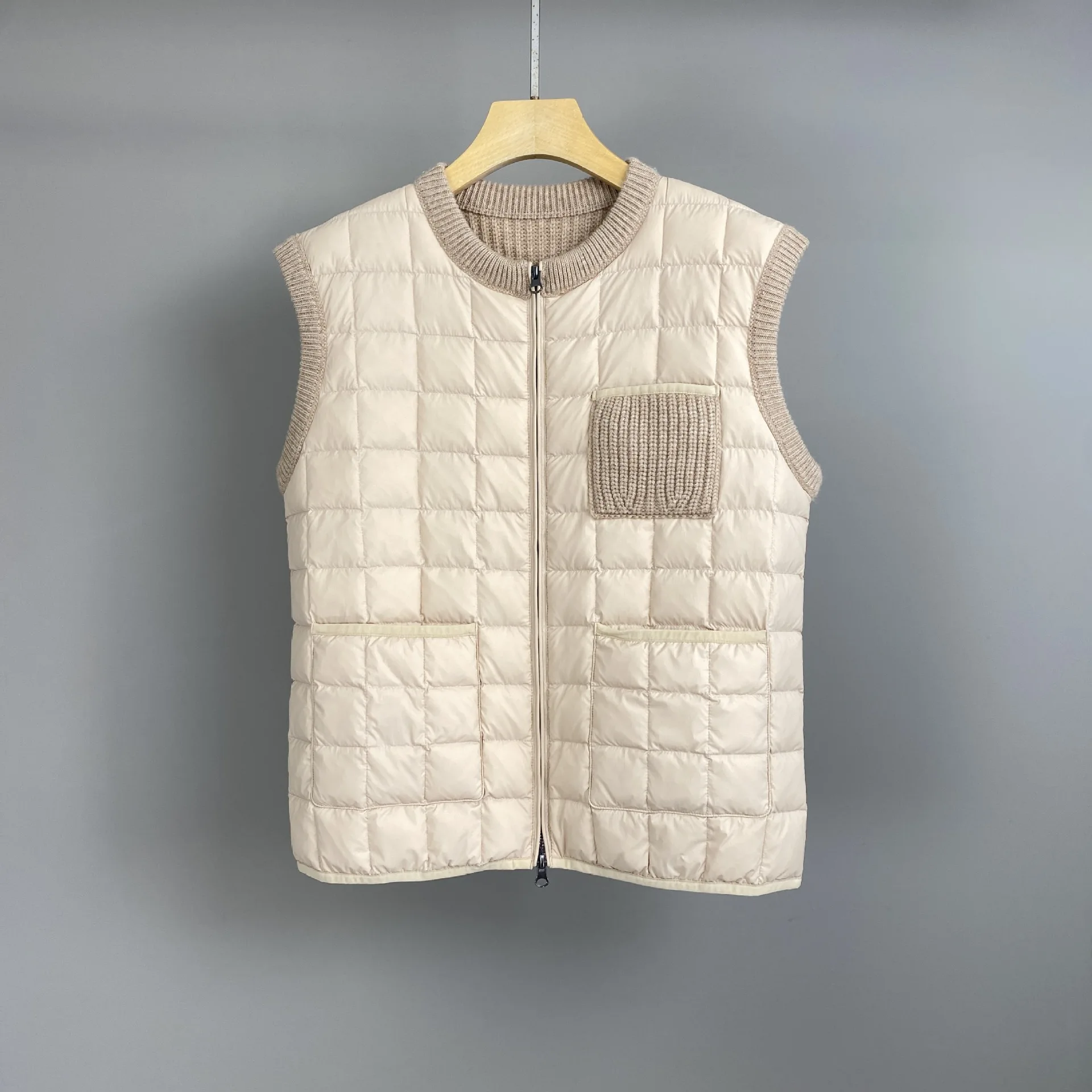 

2025 Autumn And Winter New Round Neck Pocket Wool Cashmere Knitted Splicing Goose Down Fashion Vest Women