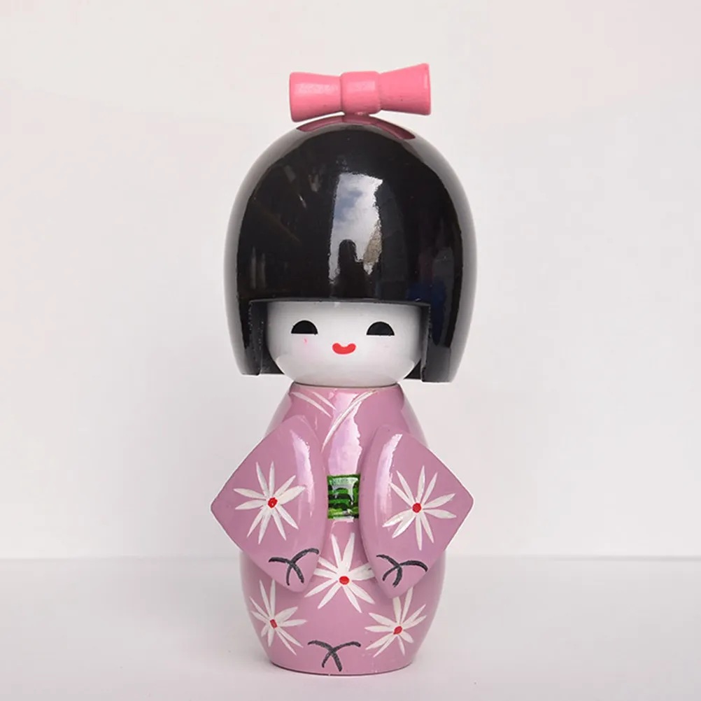 

Японское кимоно: деревянная фигурка милой девушки, яркое украшение для рабочего стола, традиционный азиатский декор для суши-ресторана