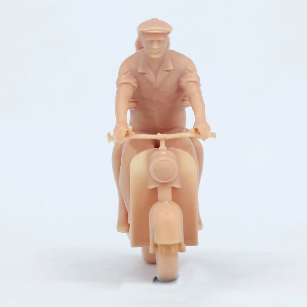 1/64 Figure Couple Riding A Motorcycle 1:43 1/35 Ride A Small Electric Donkey Model Miniature Need To Be Colored By Yourself