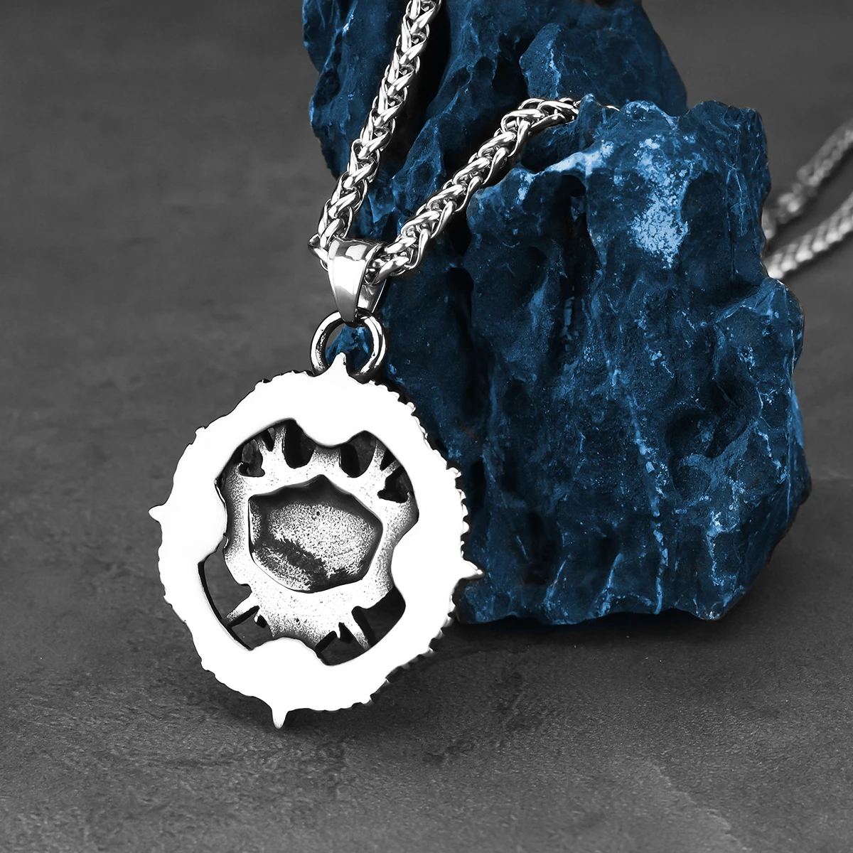 Vintage Japanese Daimyo Pendant Necklace for Men Stainless Steel Amulet Jewelry Halloween Birthday Party Gift for Boys view 2