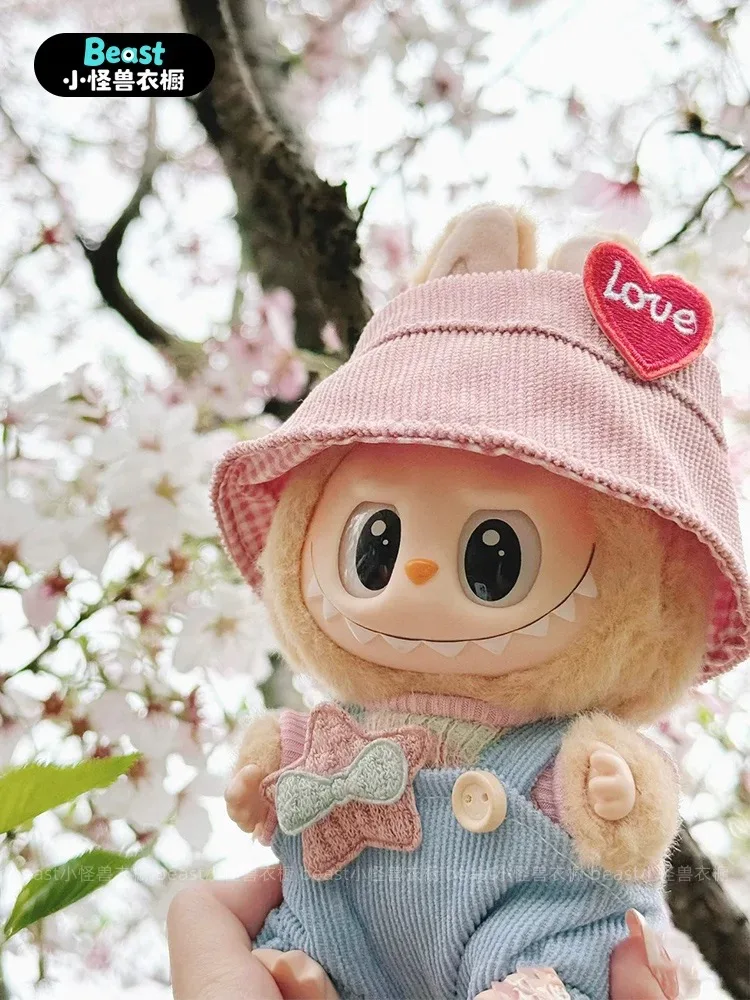 Ropa Tejida A Mano Para Muñecas Labubu De 15/17 Cm – Set Con Gorro, Pechera Y Mini Cámara, Regalo Exclusivo (Rainbow)