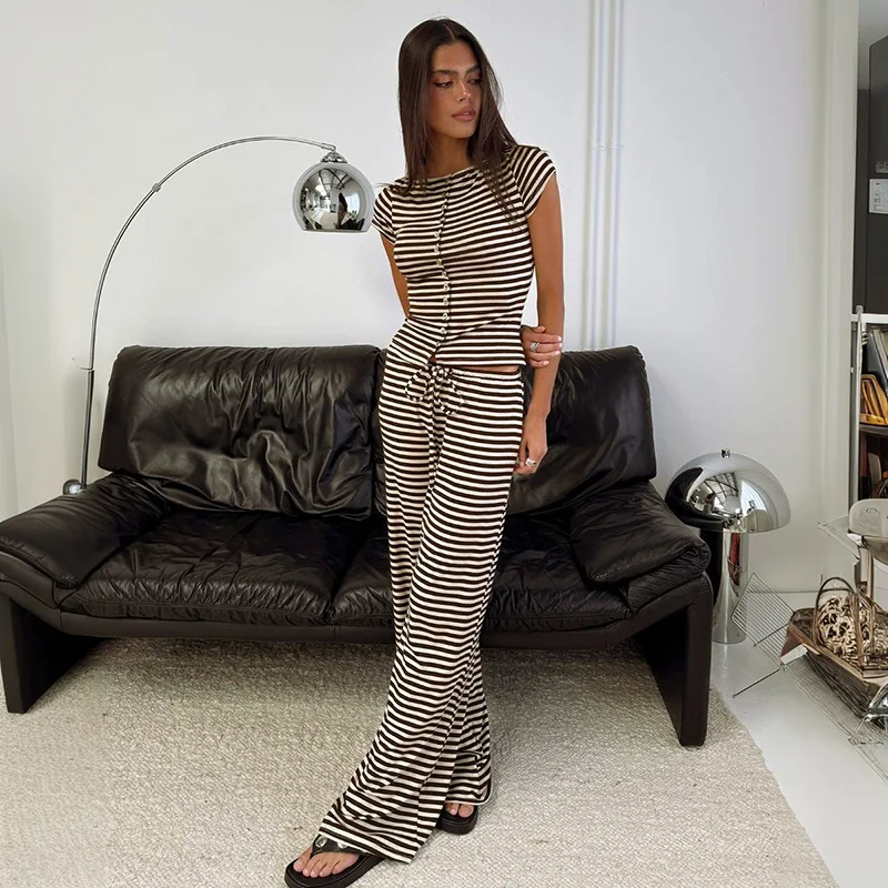 

Стильный женский повседневный вязаный комплект в полоску: укороченный топ с коротким рукавом на пуговицах + брюки-клеш с высокой талией, комплект из 2 предметов для отдыха