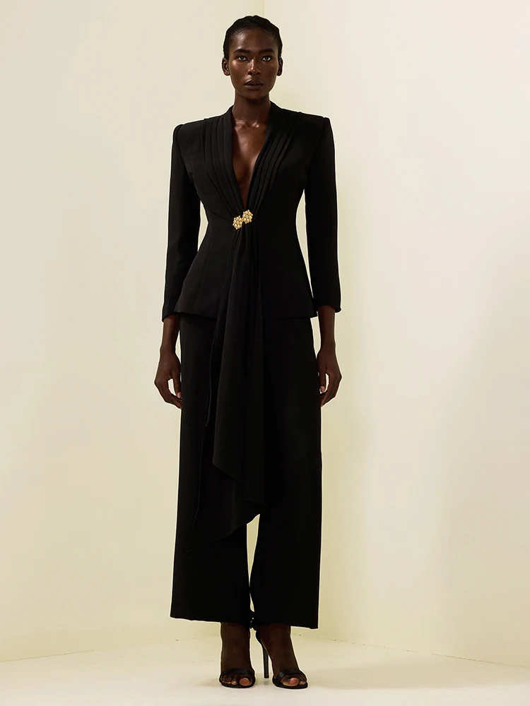 طقم بنطال نسائي أسود أنيق من VC - سترة علوية برقبة على شكل حرف V عميقة مع زر ذهبي + بنطلون واسع الساق للحفلات المسائية