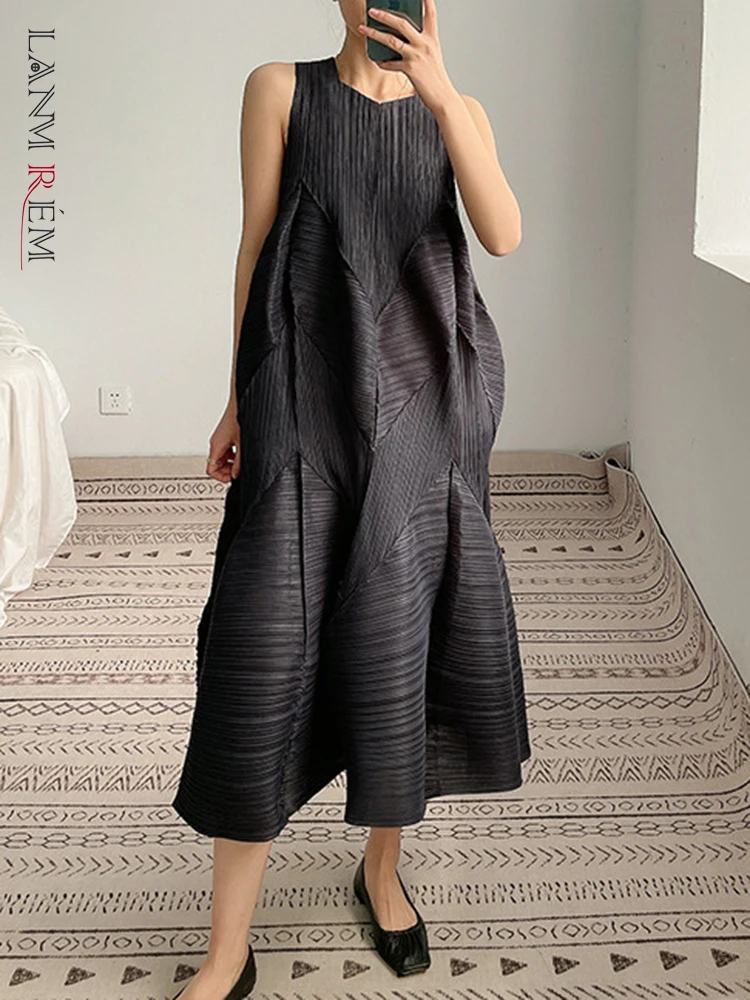 LANMREM Casual Pleated Dress For Women V-neck Sleeveless A-line Maxi Dresses Designer Female Clothing 2024 Summer New 2YA505