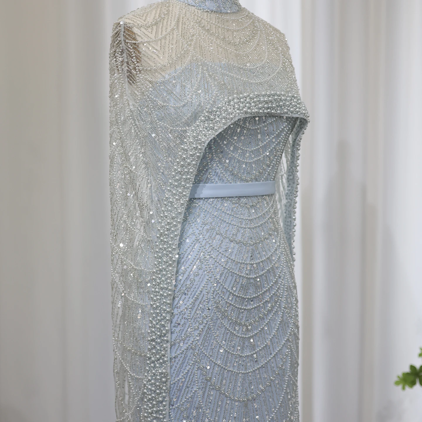 Sharon Said Luxus-Perlen Dubai Champagner Meerjungfrauen-Abendkleider mit Cape-Ärmeln Arabisches Hochzeits- und Abschlussballkleid SS369 Maßanfertigung – Detail 32