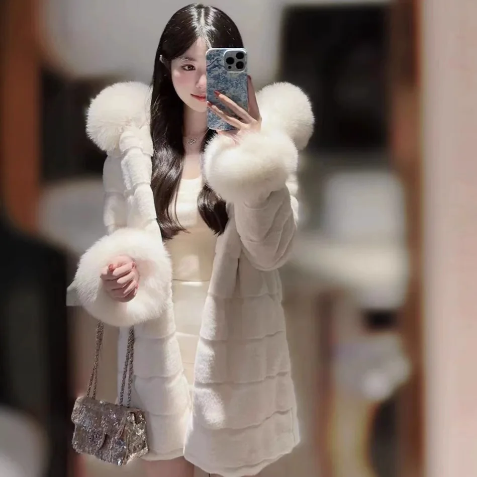 เสื้อโค้ทขนเฟอร์เทียมแบบมีฮู้ด สไตล์ลำลอง หรูหรา สำหรับผู้หญิง แฟชั่นฤดูหนาวปี 2025 สไตล์ยุโรป-อเมริกัน