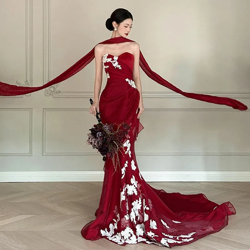

New Chinese-style morning dress a wine red photo and toasting
